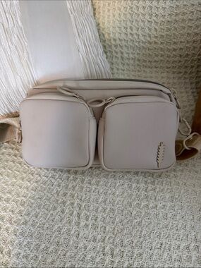 Women's Cream Crossbody Double-Pocket Bag - Sleek Everyday Carry